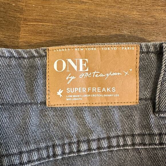 One x One Teaspoon Super Freaks Faded Black Denim Cutoff Shorts Size 26 - Picture 8 of 12